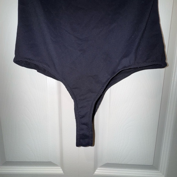 Lulus square neck V notch black Raglan Bodysuit. Snap crotch. Size Small. VGUC - Picture 3 of 11